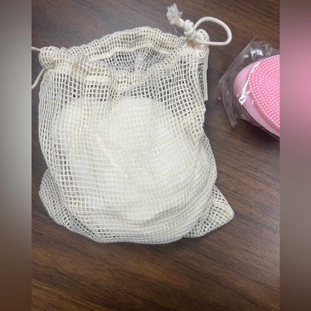 Reusable Makeup Remover Pads with Silicone Face Exfoliator Brush
